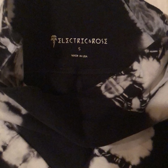 Electric & Rose Leggings - Picture 2 of 3